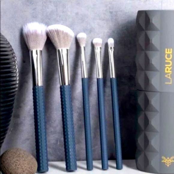🌸 Laruce Beauty Makeup Brush Christine Set 🌸 - Picture 2 of 3